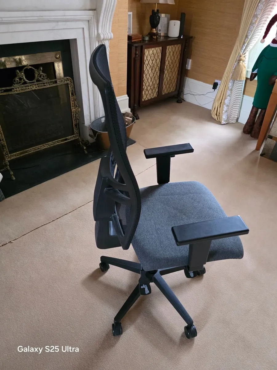 Office chair - Image 1