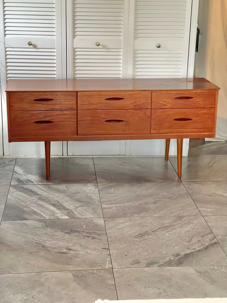 Mid century sideboard - Image 1