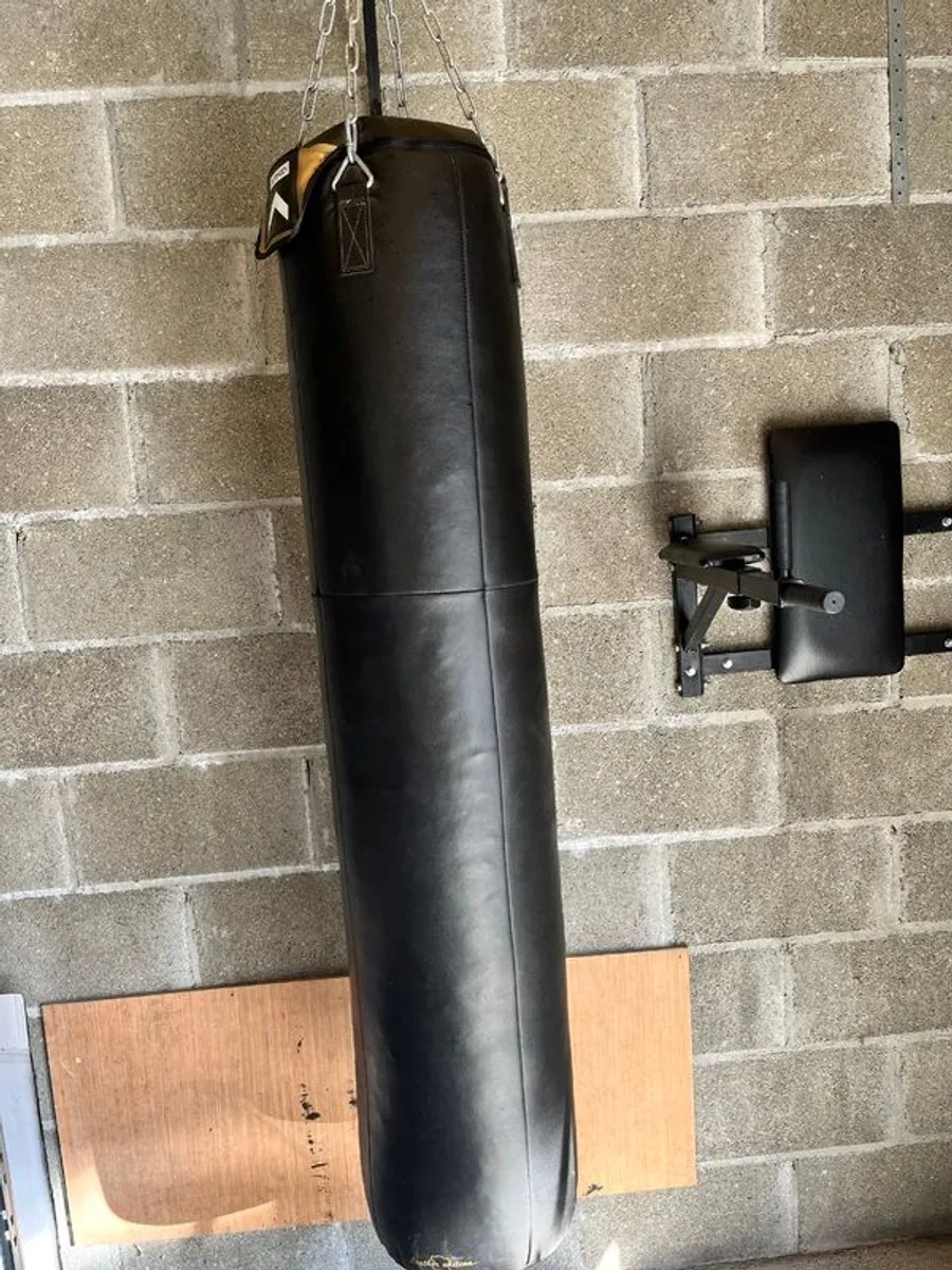 Heavy Duty Punch Bag & Bracket (Top Condition) - Image 1