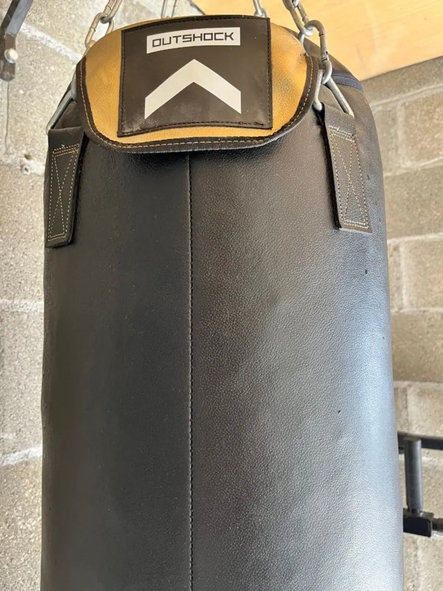 Heavy Duty Punch Bag & Bracket (Top Condition) - Image 4