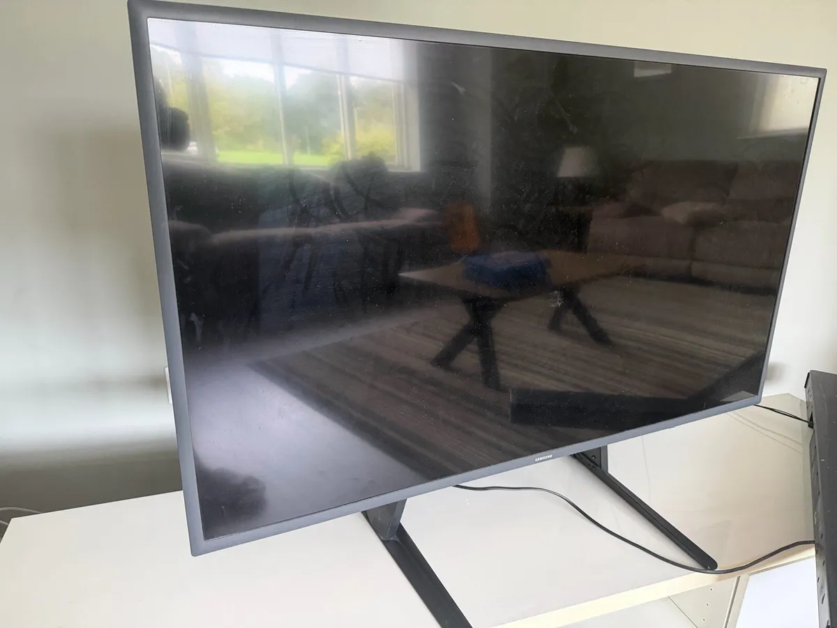 Samsung 43-inch Smart TV - Image 3