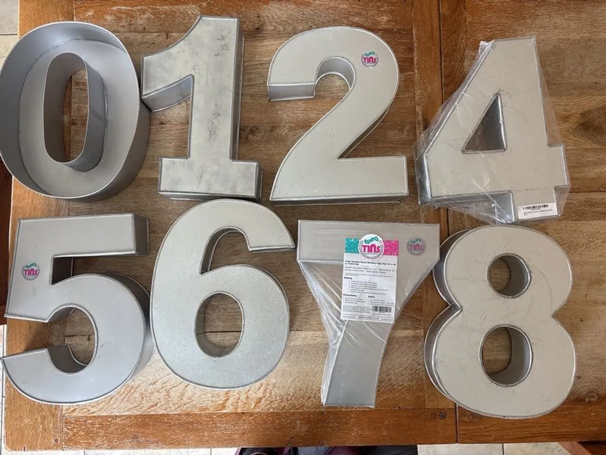 cake tins - Image 1
