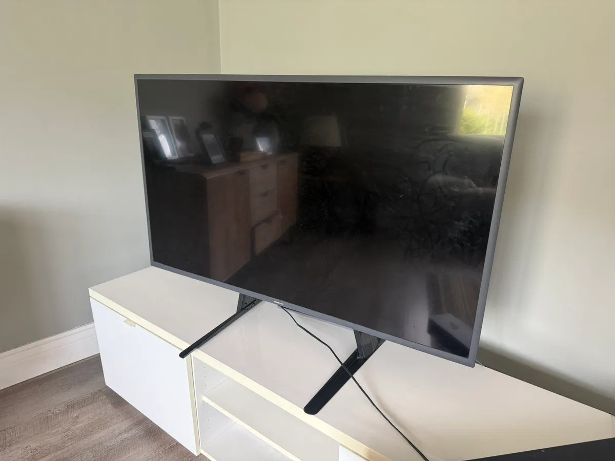 Samsung 43-inch Smart TV - Image 1