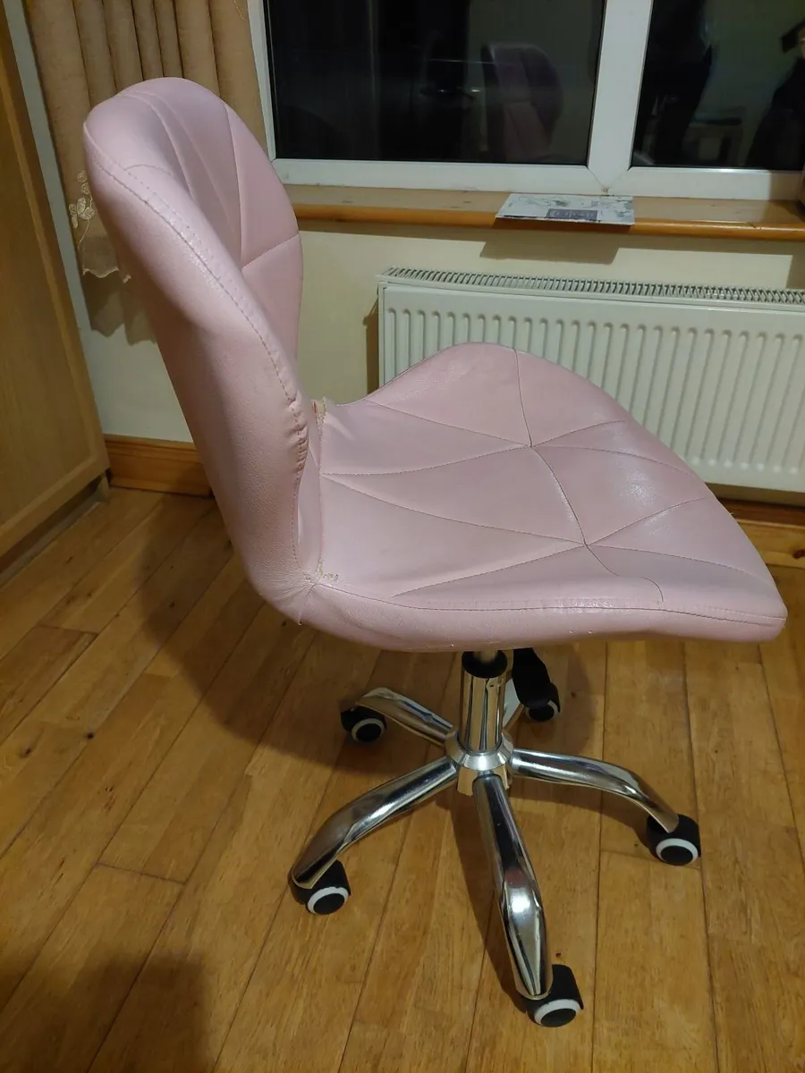 Pink childs desk swivel chair - Image 1