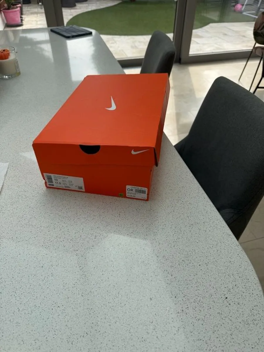 Nike - structure 26 - Image 2