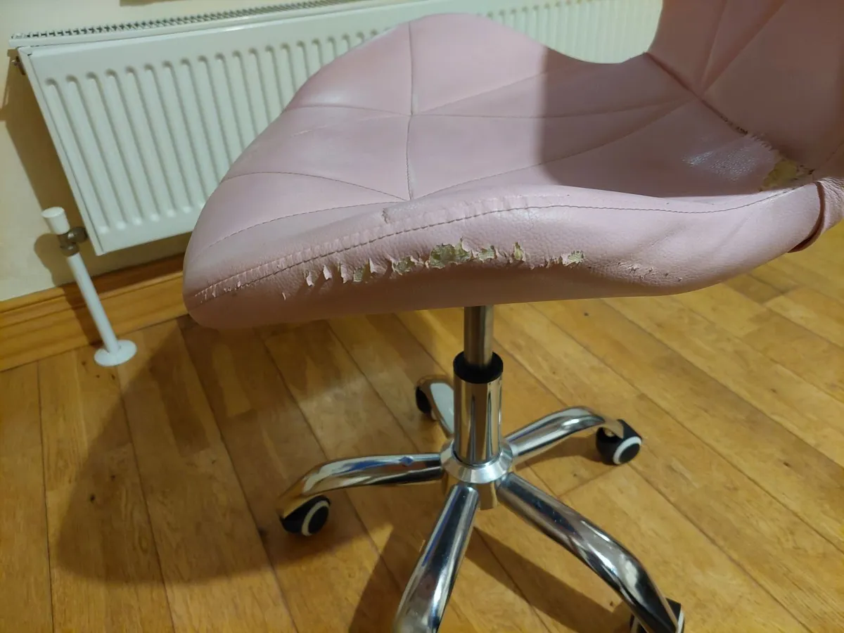 Pink childs desk swivel chair - Image 3