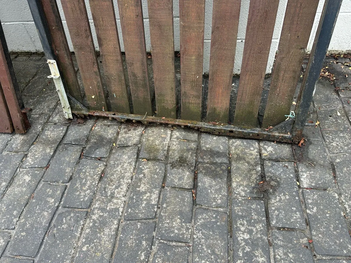 Side Gates - Image 2