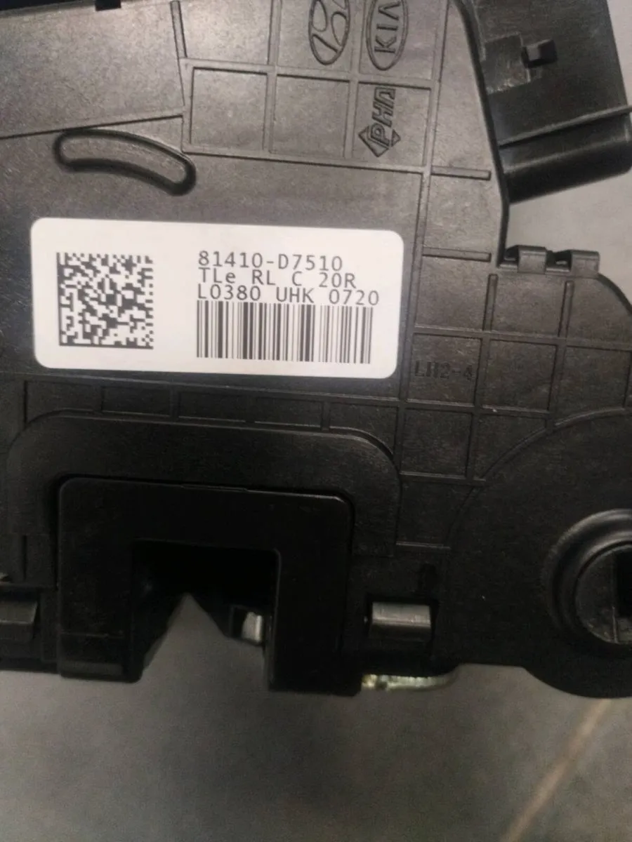 Hyundai Tuscon left rear door lock 2015-2018 - Image 1