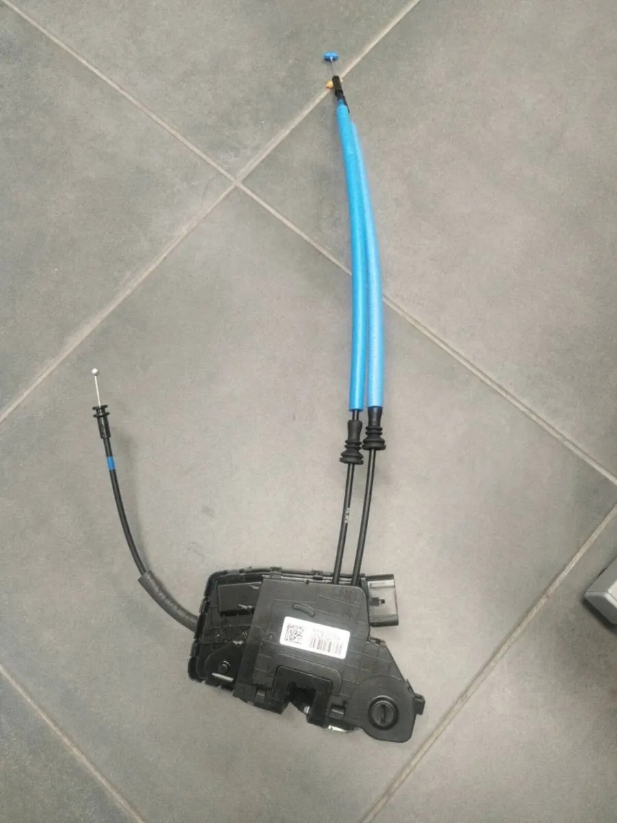 Hyundai Tuscon left rear door lock 2015-2018 - Image 2