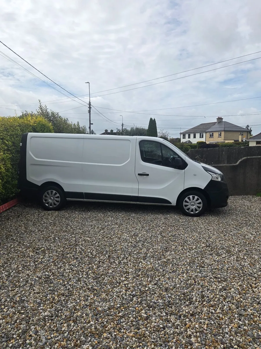 2017 Nissan NV300 - Image 3