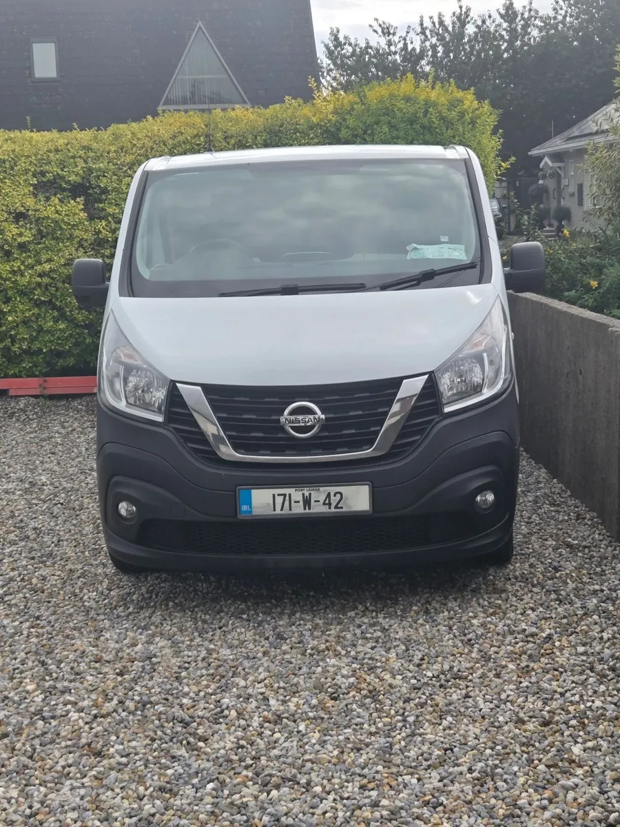 2017 Nissan NV300 - Image 2