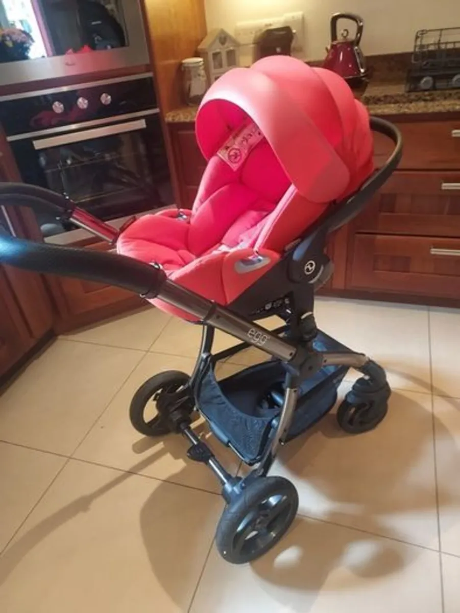 EGG Travel System / Buggy /Carrycot - Image 2