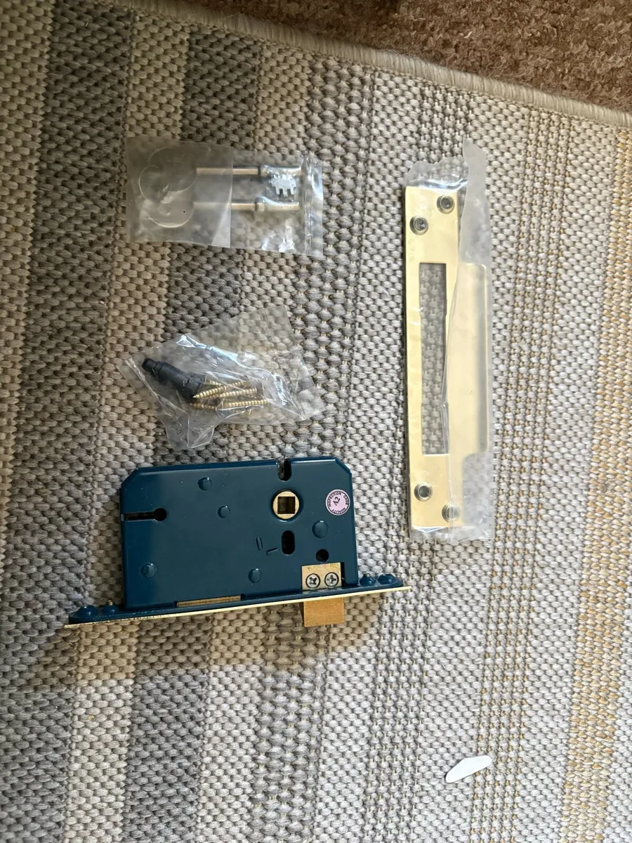 Sash lock - Image 1