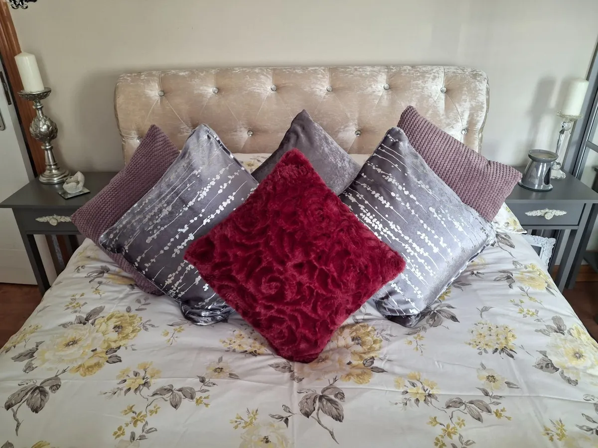 Bed - Image 1