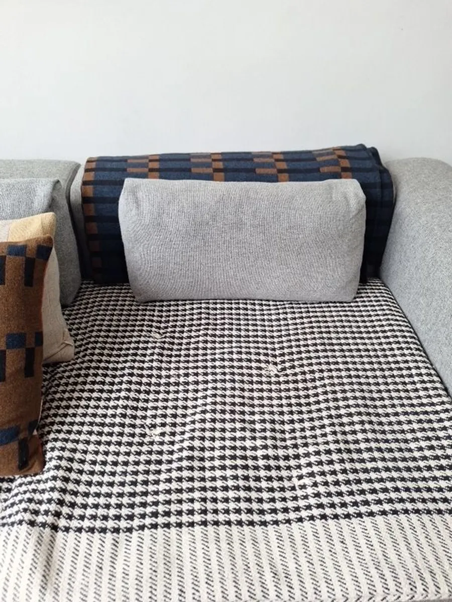cushion - Image 1