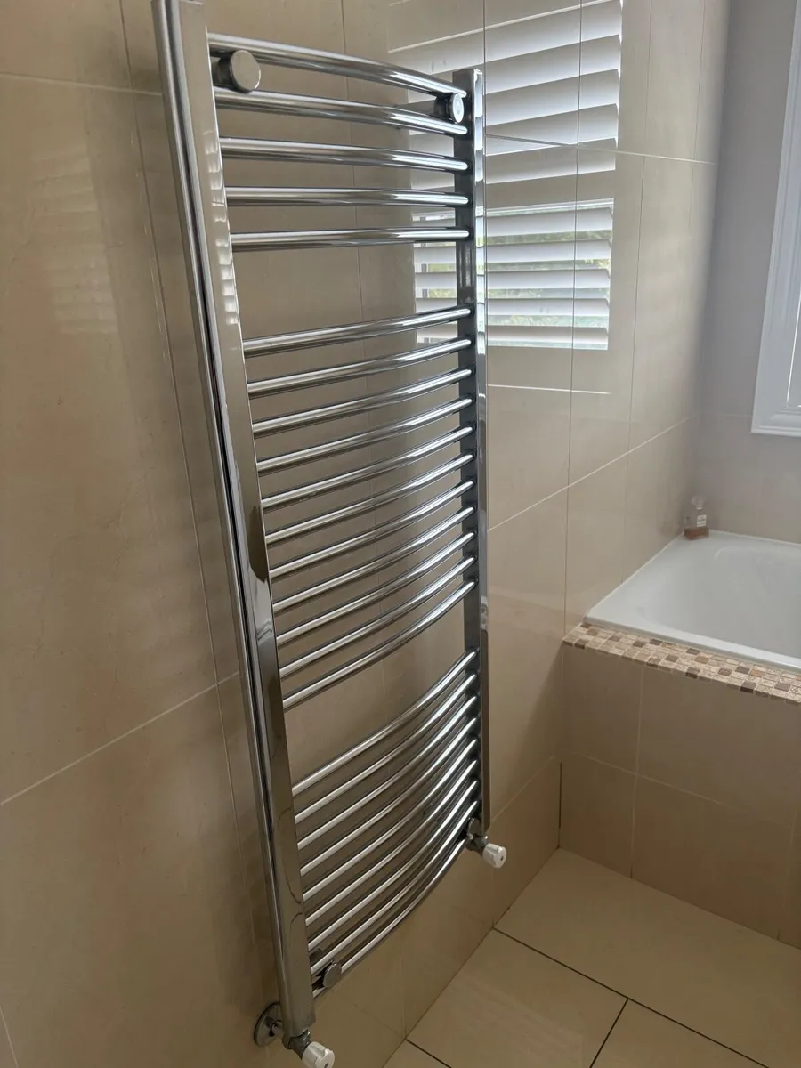 Bathroom suite - Image 2