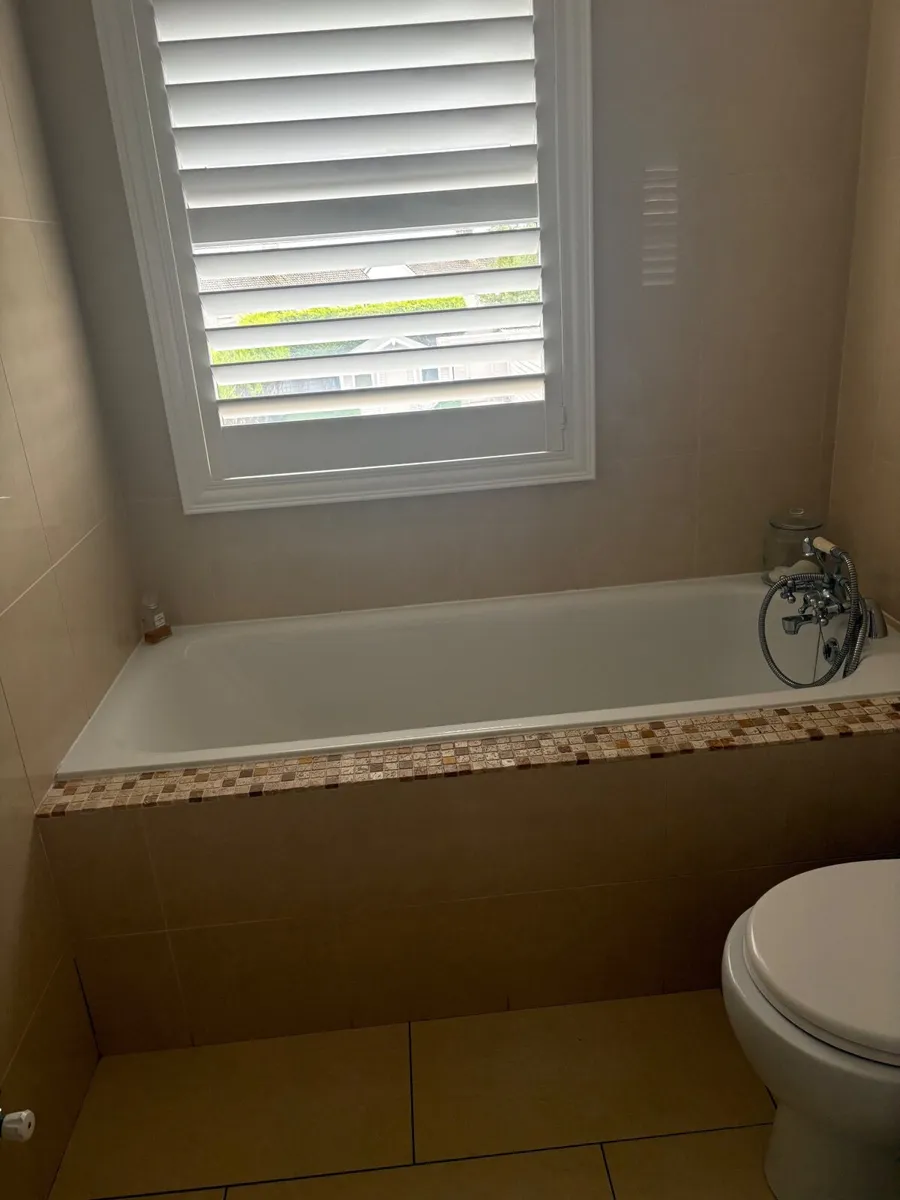 Bathroom suite - Image 3