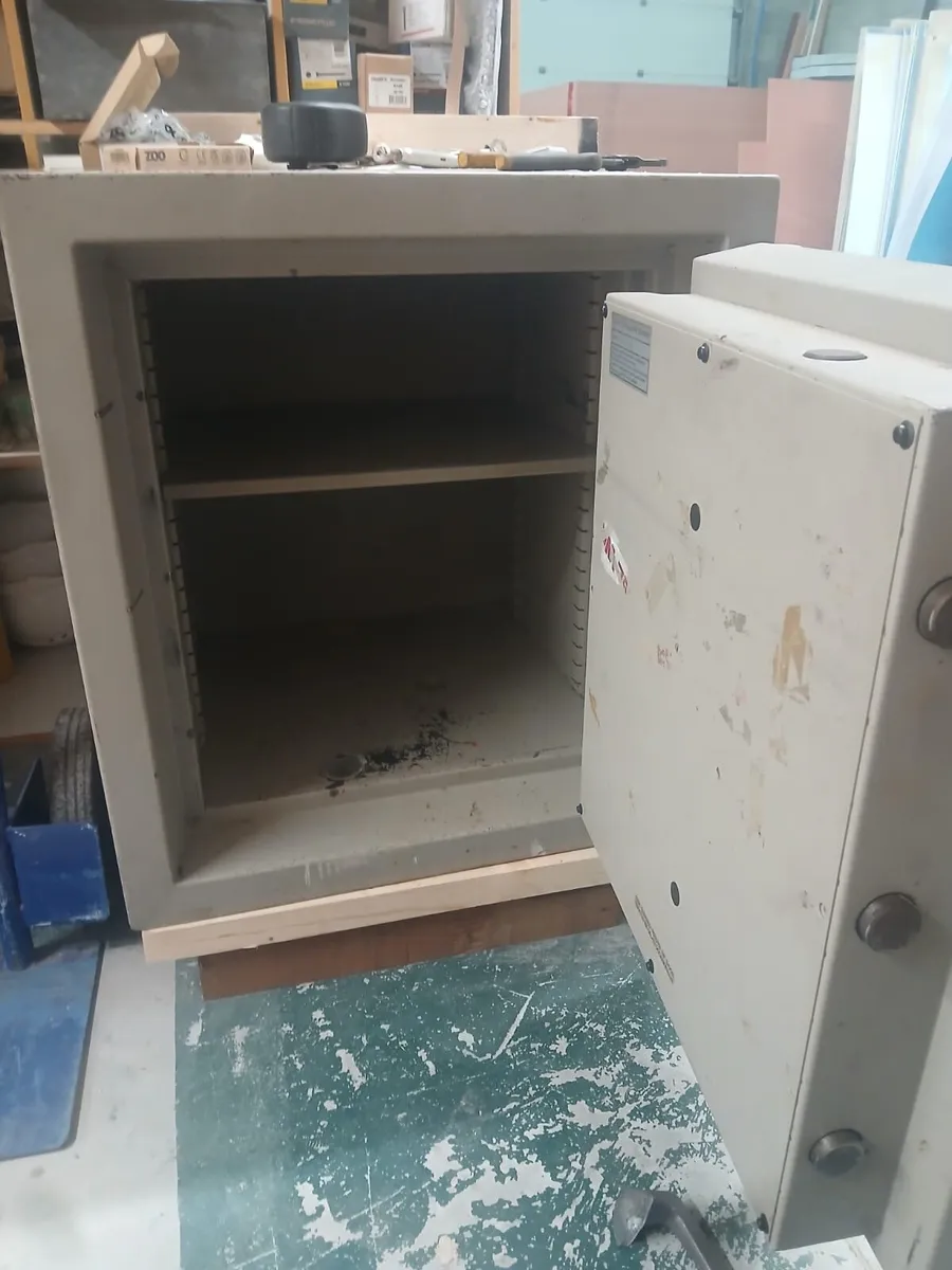Safe - Image 2