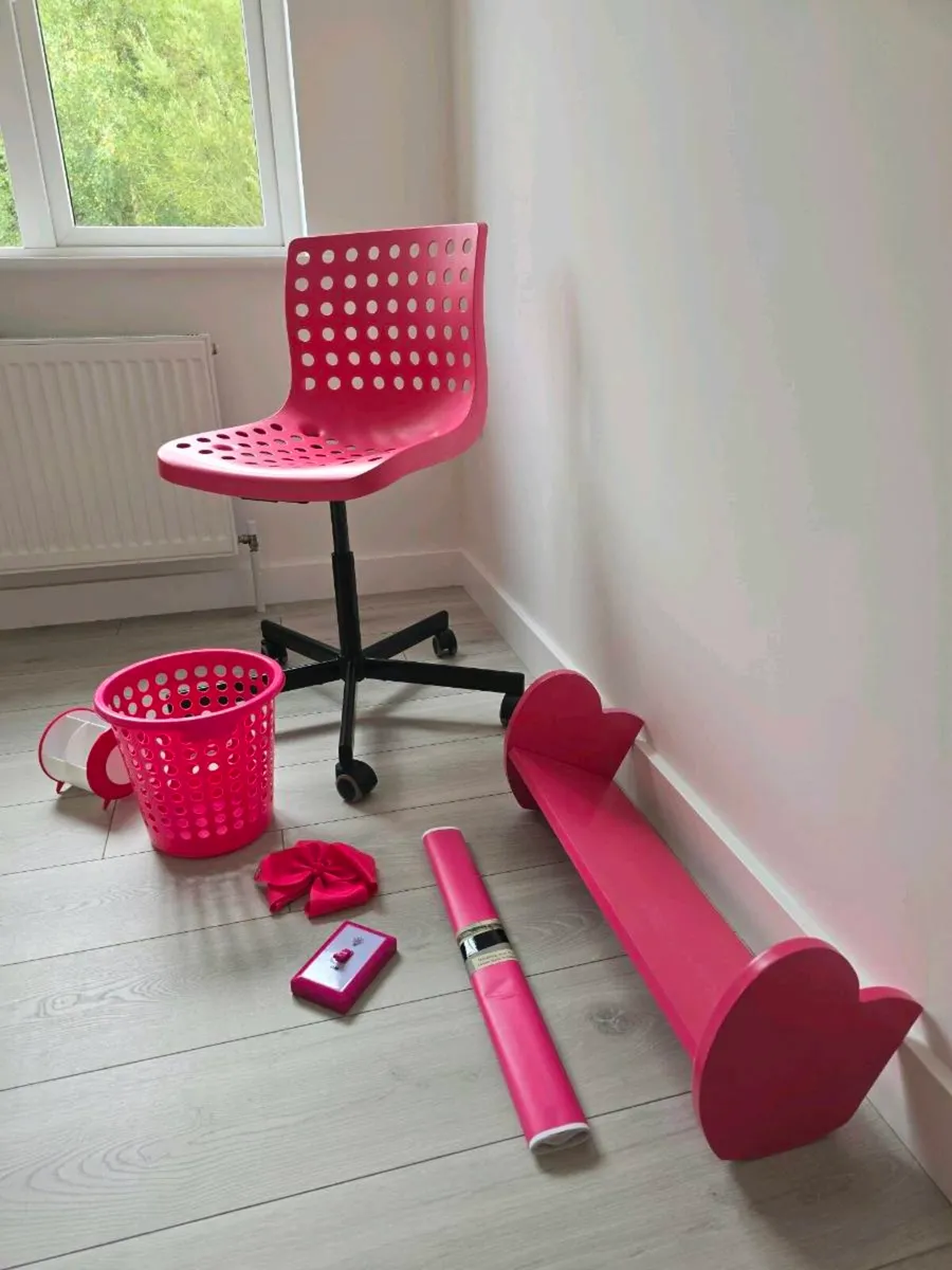 Room decor - Image 2