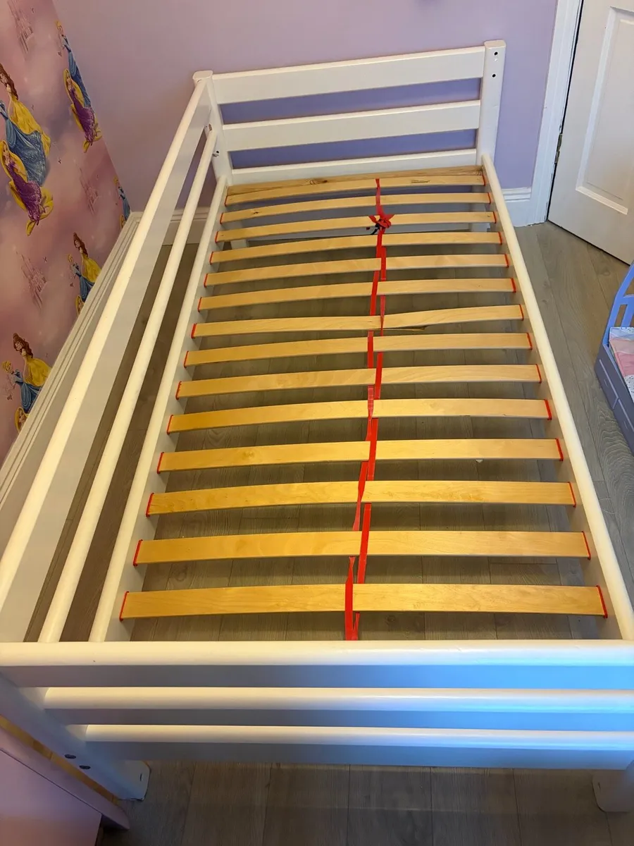 Bed - Image 1