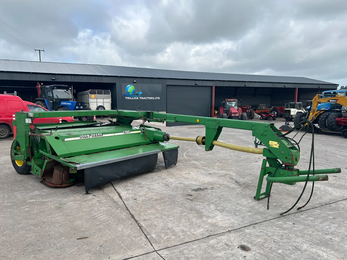 2001 John Deere 1365 For parts or Repairs - Image 1