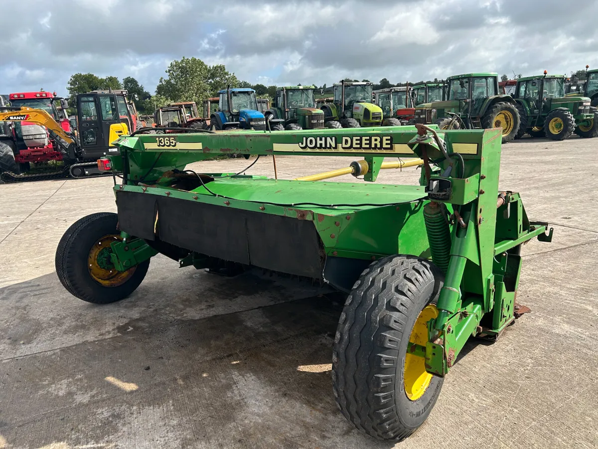 2001 John Deere 1365 For parts or Repairs - Image 4