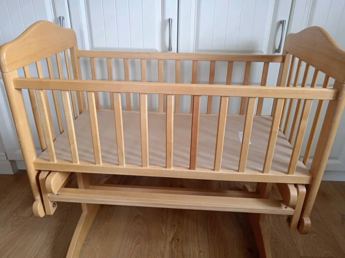 Babylo glider crib - Image 1