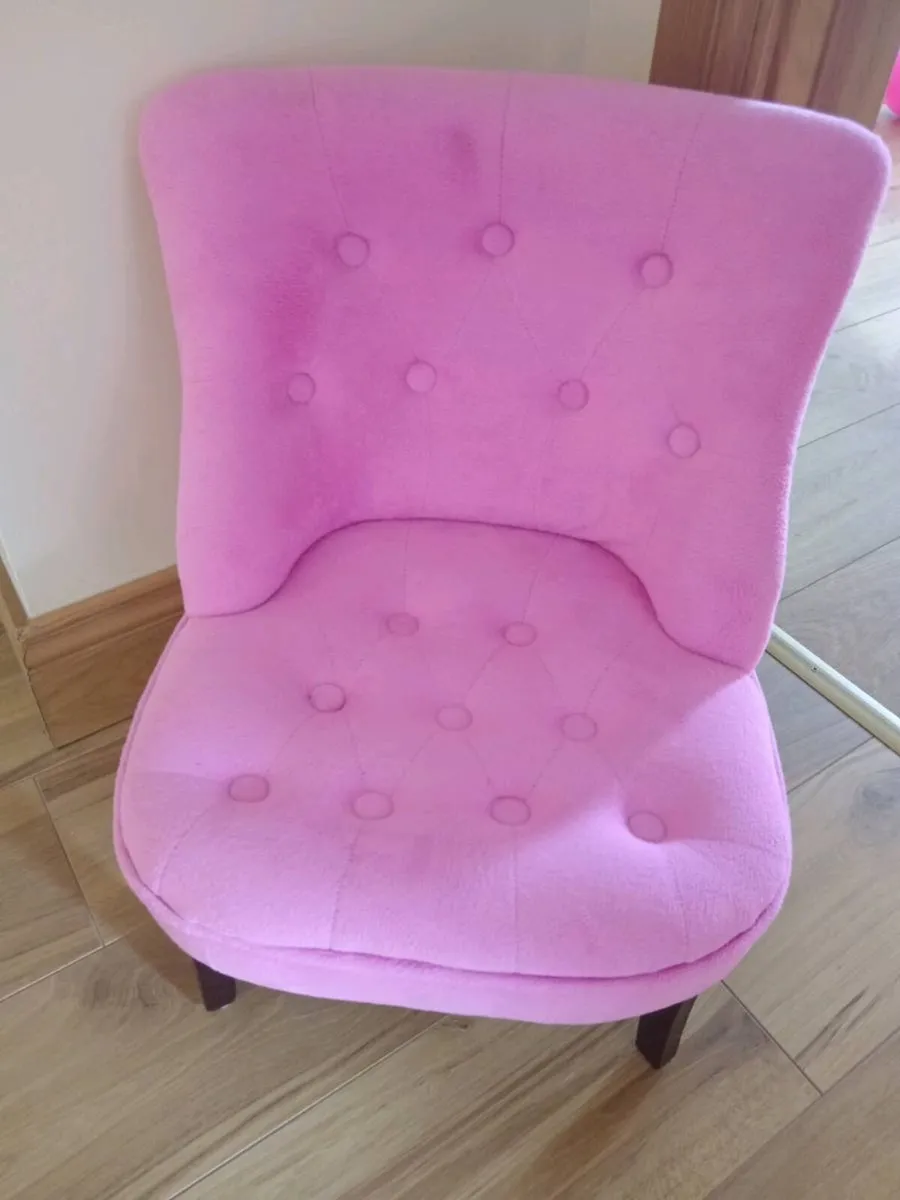 Child's pink chair - Image 1