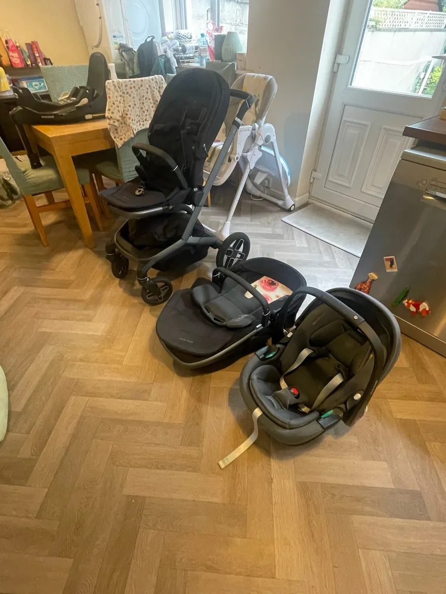 Maxi Cosi Fame-Pram and Car seat system - Image 2