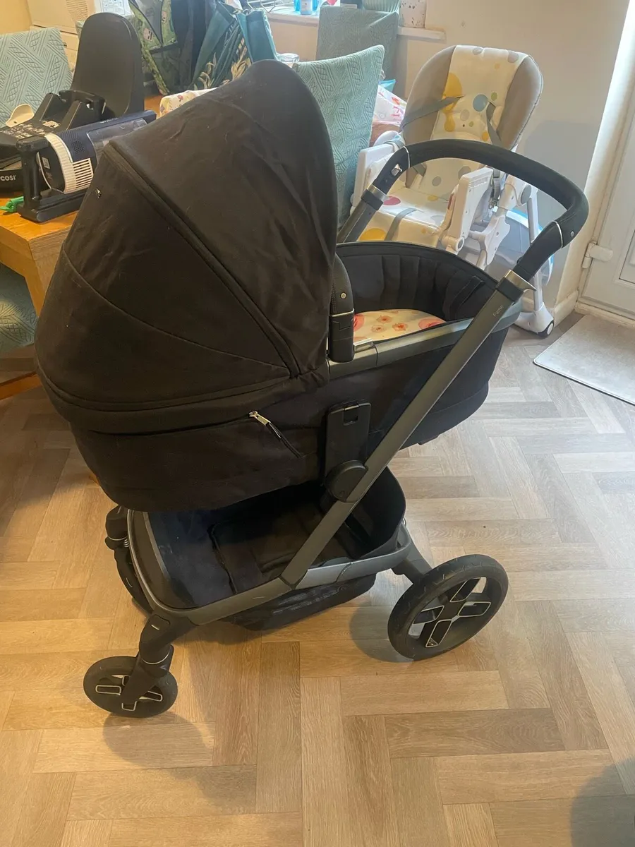 Maxi Cosi Fame-Pram and Car seat system - Image 4
