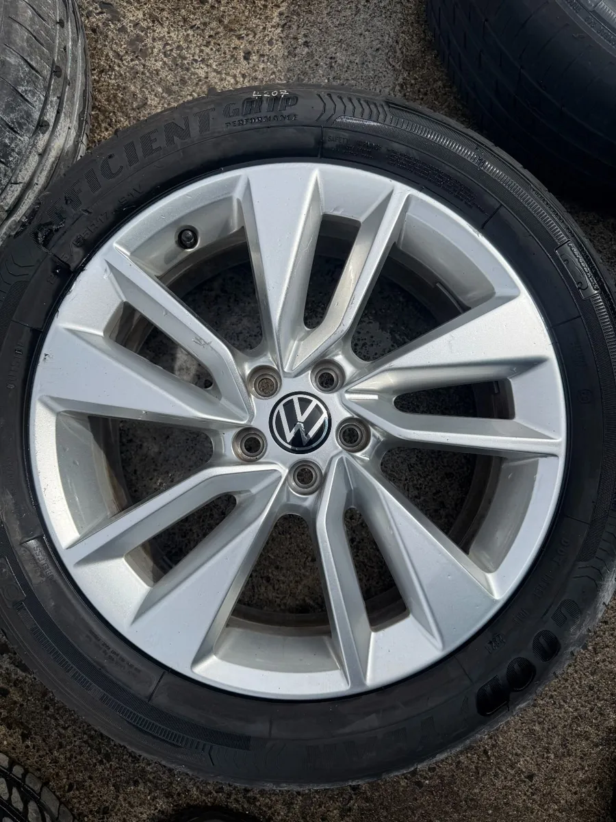 2022 VOLKSWAGEN POLO 17" ALLOY WHEELS - Image 3