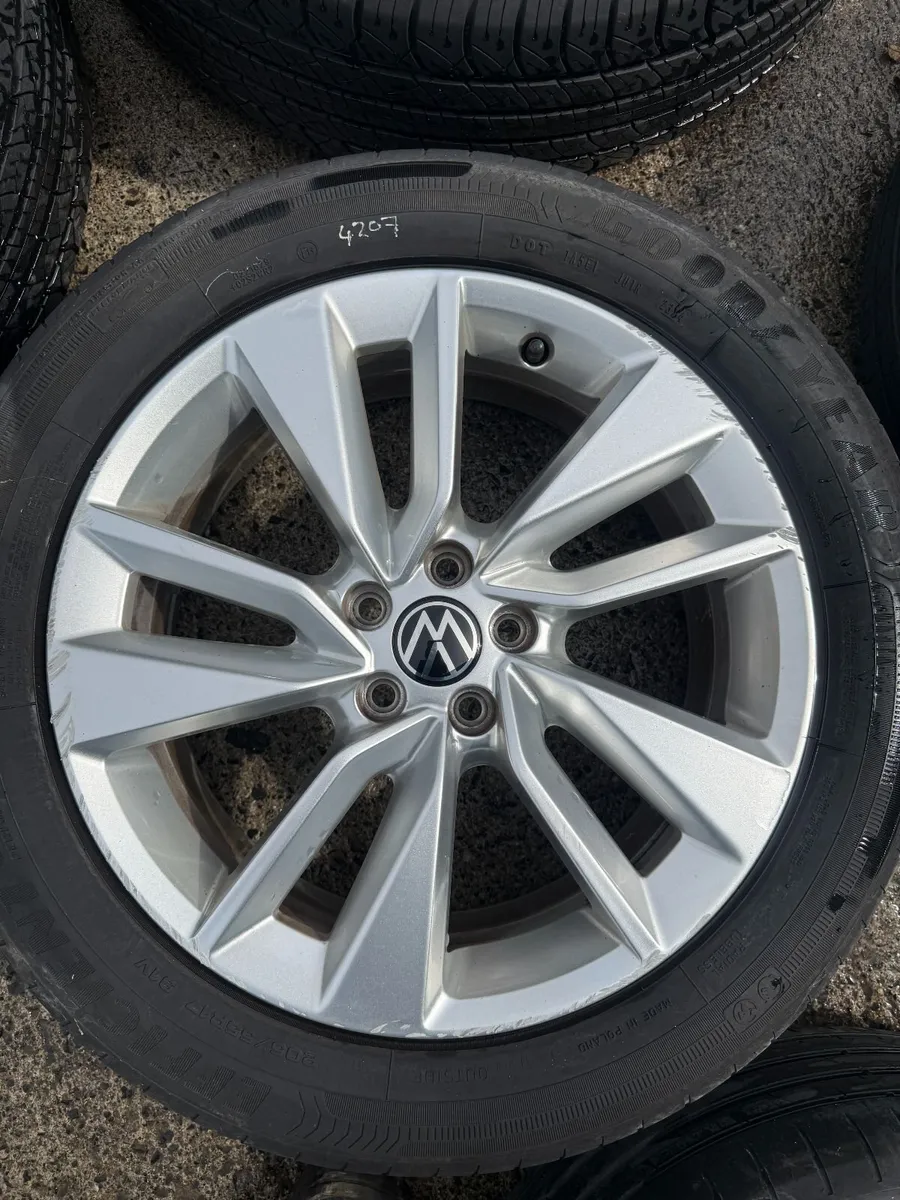 2022 VOLKSWAGEN POLO 17" ALLOY WHEELS - Image 4