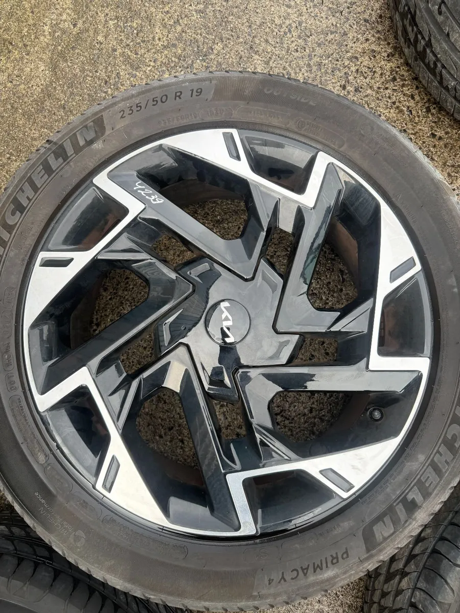 2025 KIA SPORTAGE 19" ALLOY WHEELS - Image 4