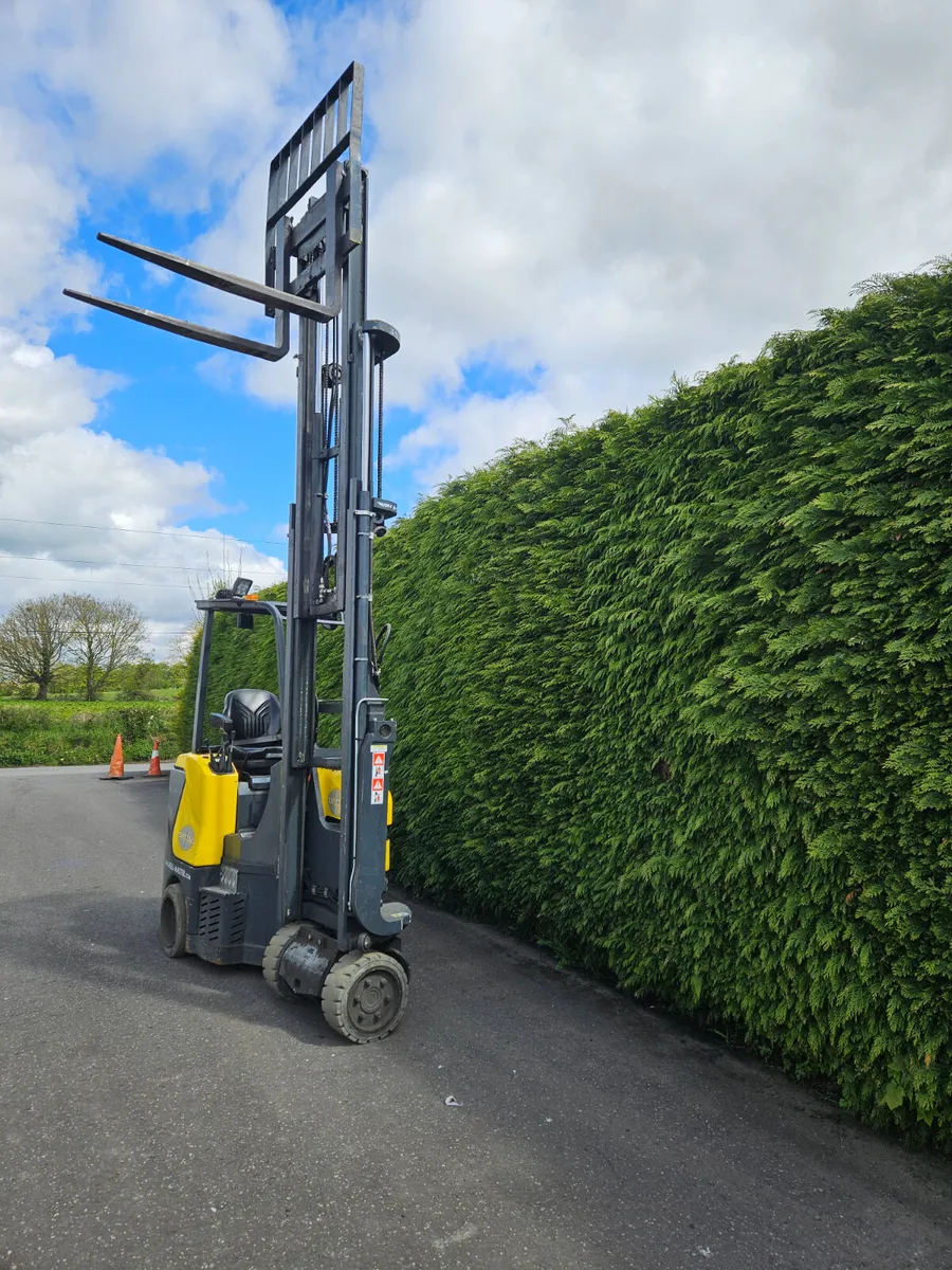 Aisle Master Articulated Forklift - Image 3