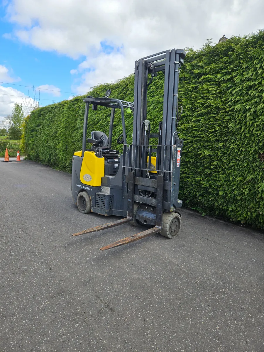 Aisle Master Articulated Forklift - Image 2