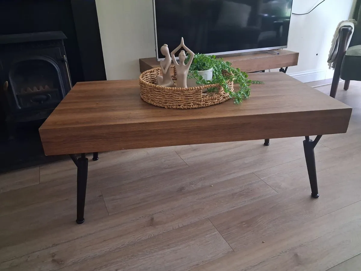 Sitting room furniture set - Image 1