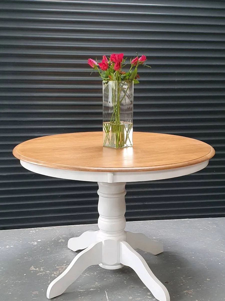 4 seater oak dining table - Image 1