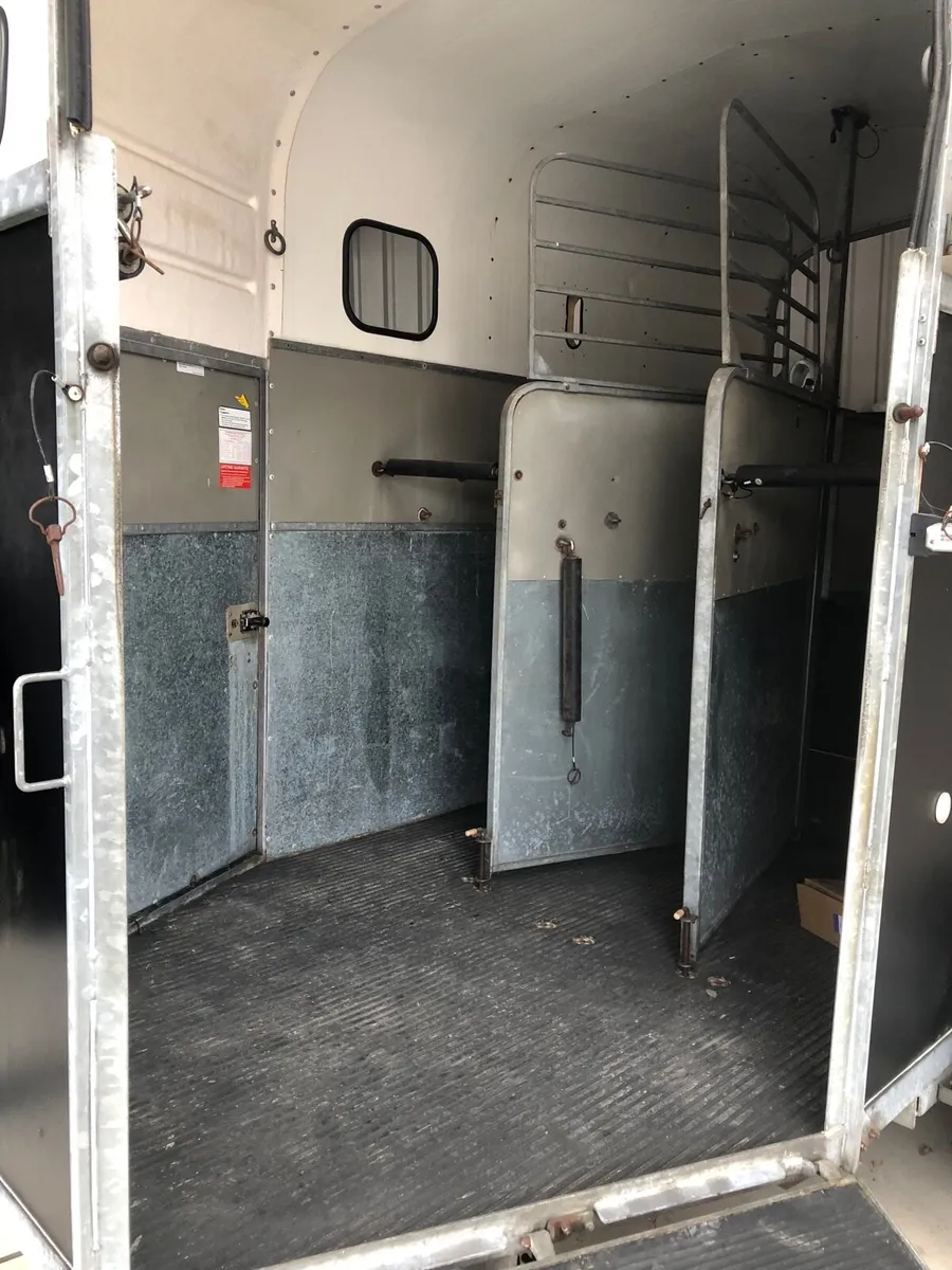 3 Horse Trailer - Image 1