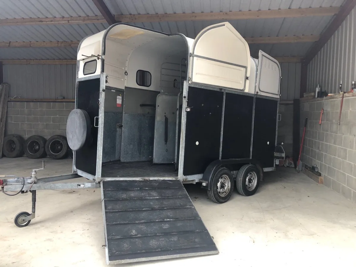 3 Horse Trailer - Image 2