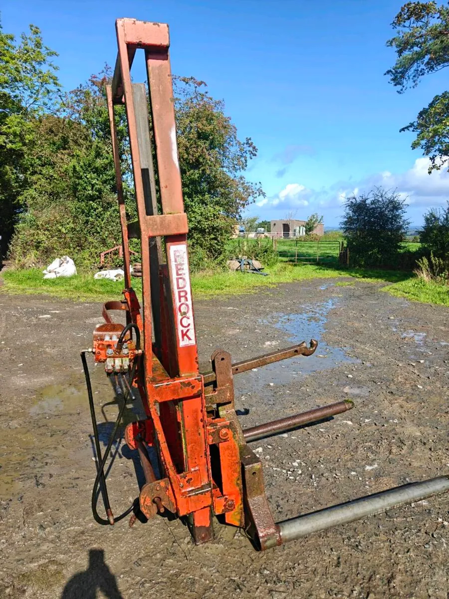 Bale Mast - Image 1