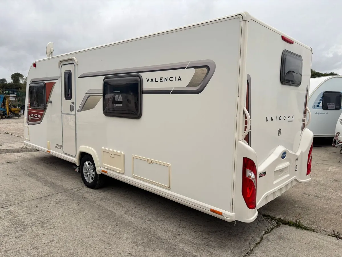 Bailey unicorn fixed bed caravan - Image 2