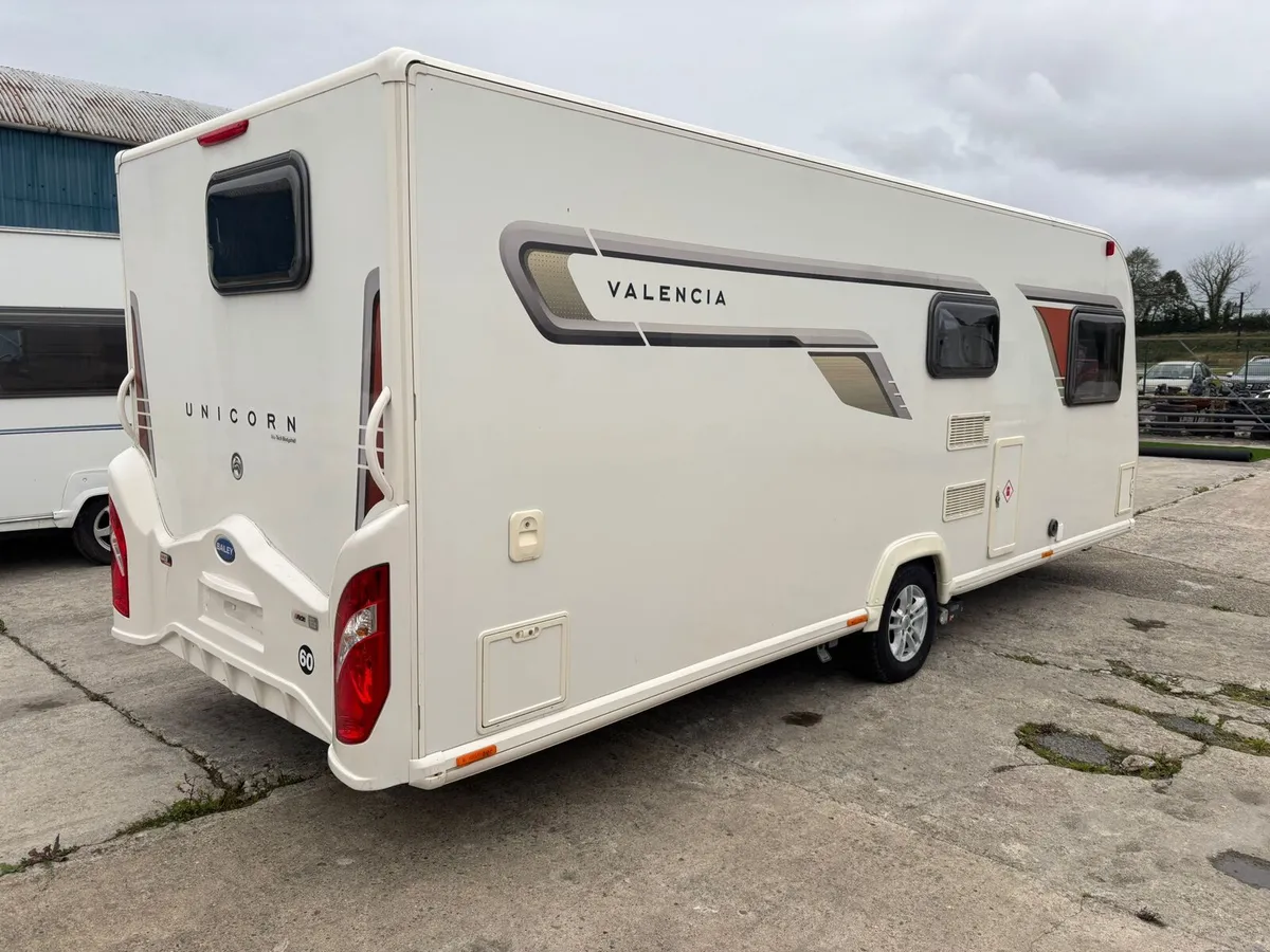 Bailey unicorn fixed bed caravan - Image 3