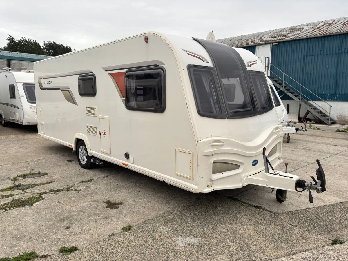 Bailey unicorn fixed bed caravan - Image 4