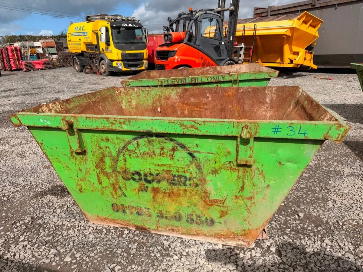 2 yard yrd chain lift builders rubbish rubble skip - Image 4