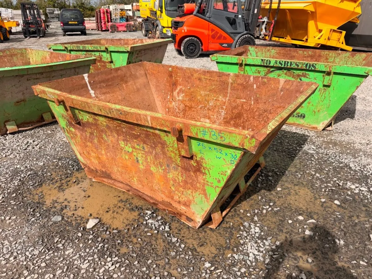 2 yard yrd chain lift builders rubbish rubble skip - Image 1