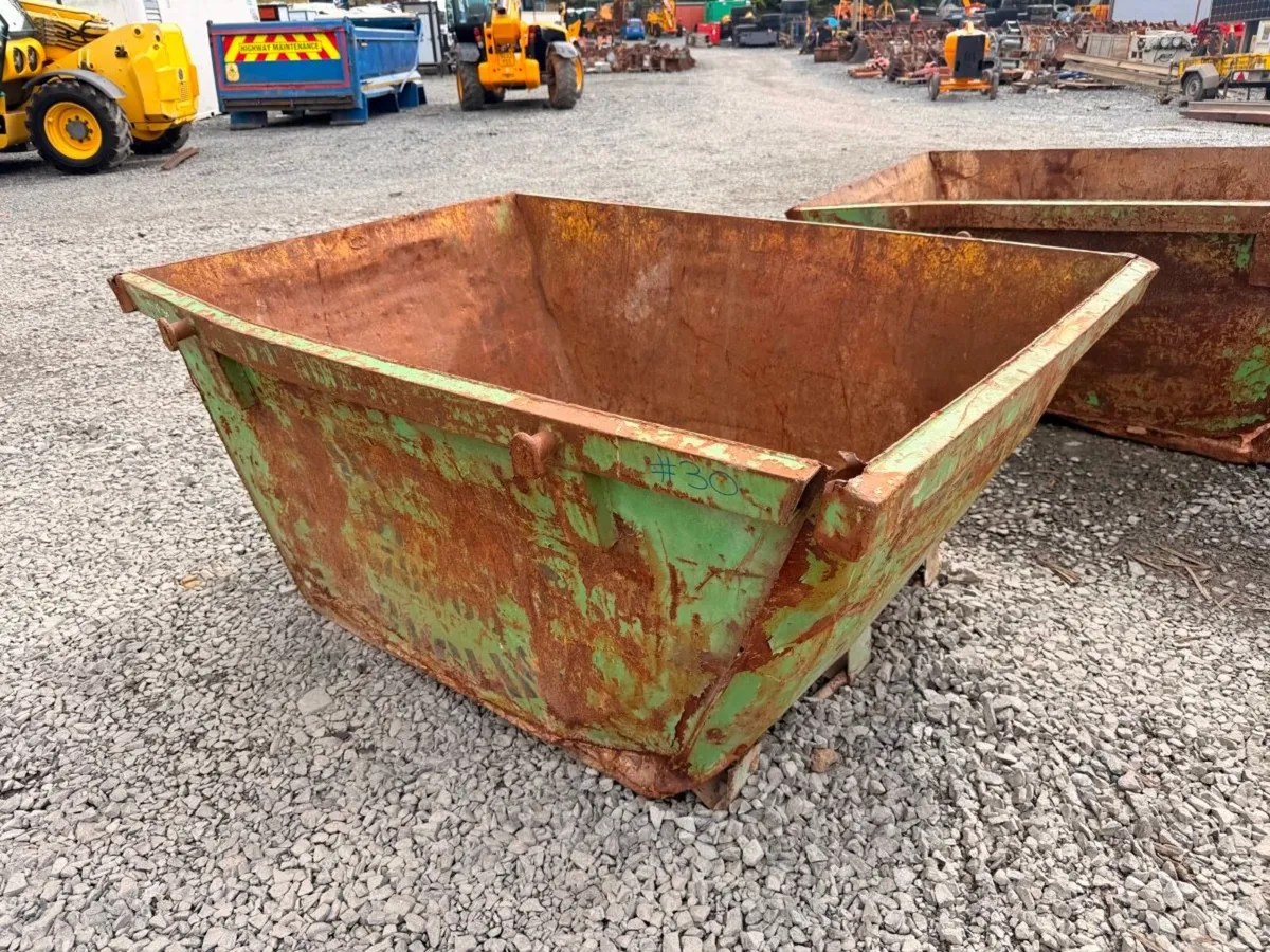 2 yard yrd chain lift builders rubbish rubble skip - Image 1