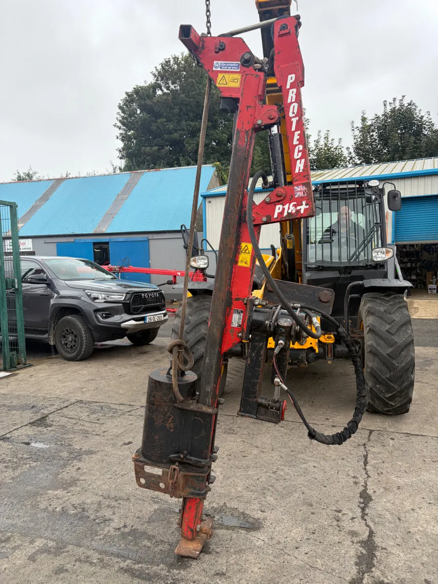 Protec Post Knocker to suit digger - Image 1