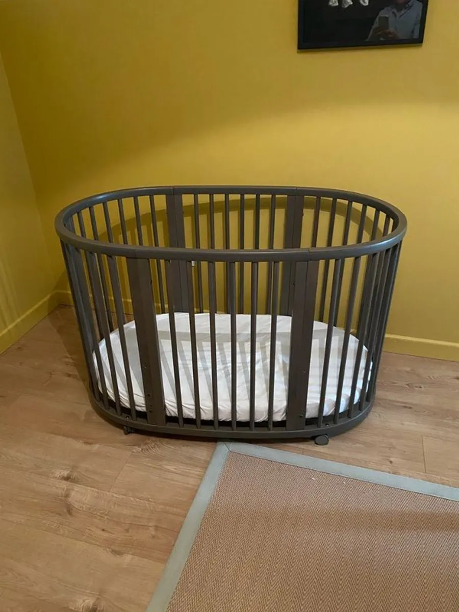 stokke sleepi cot / bed - Image 1