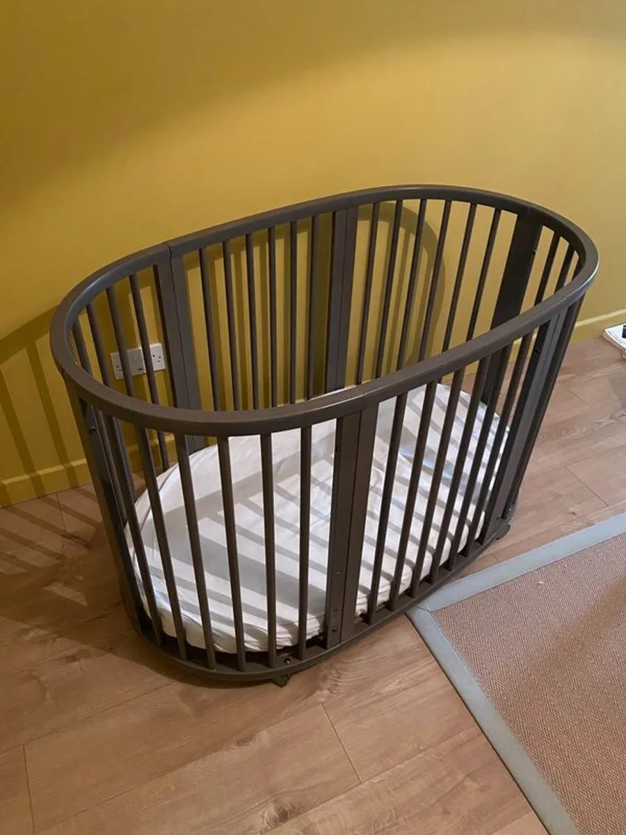 stokke sleepi cot / bed - Image 2