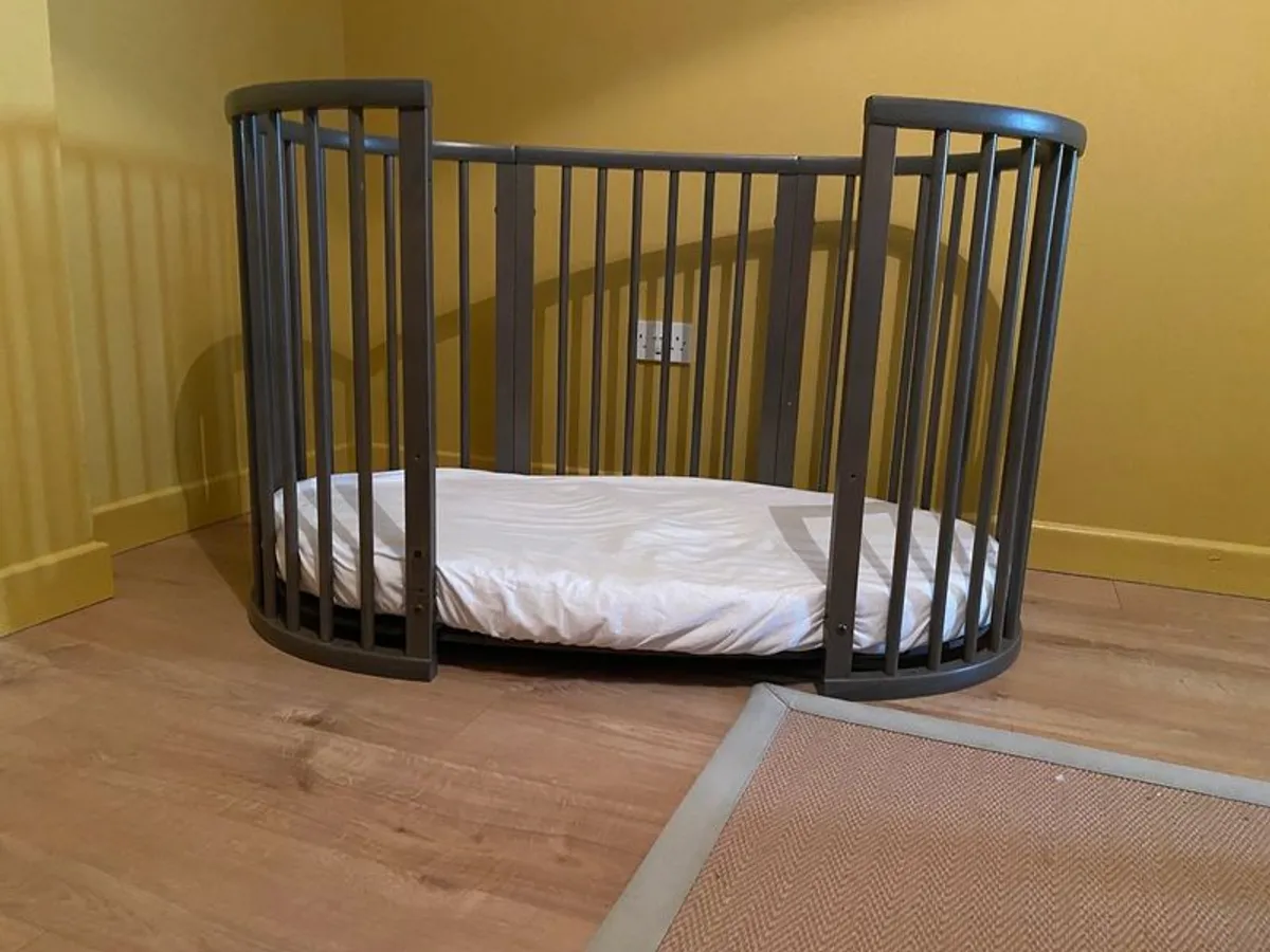 stokke sleepi cot / bed - Image 3